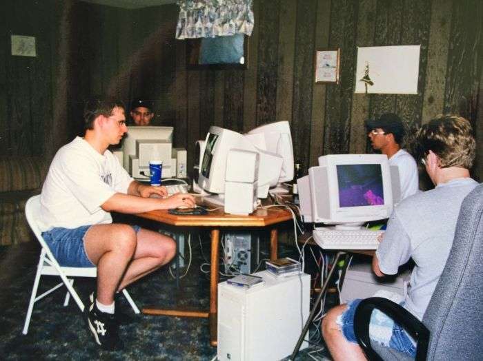 Важке життя геймерів в кінці 90-х (5 фото)