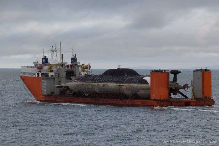Транспортування підводних човнів по Північному морському шляху (14 фото)