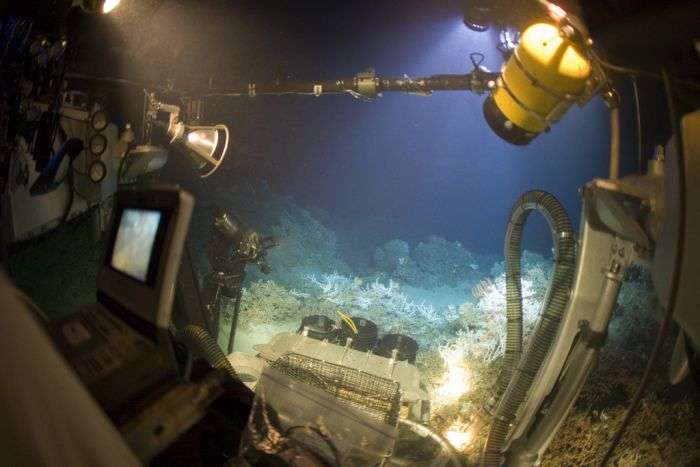 Неймовірна історія підводного Інтернету (110 фото + 2 відео)