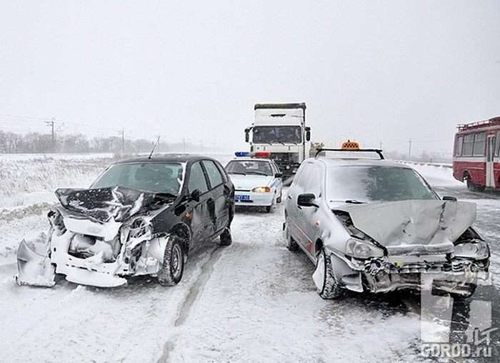 У Тольятті відбулася аварія за участю 24 машин (15 фото + відео)