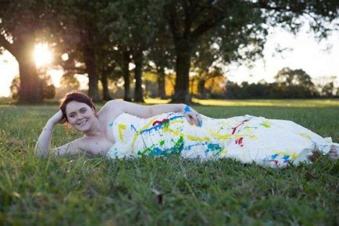 Дівчина позбулася депресії, зіпсувавши весільну сукню (22 фото)