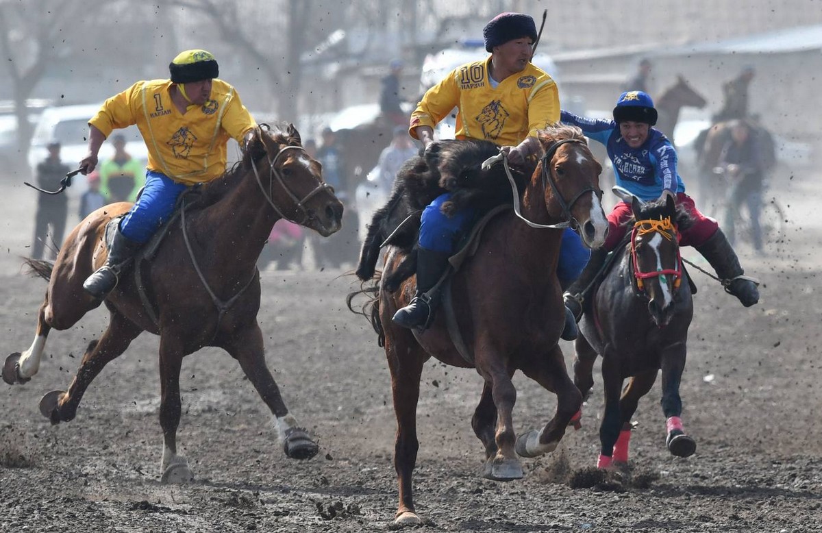 Соревнования Кок-бору в Бишкеке мир