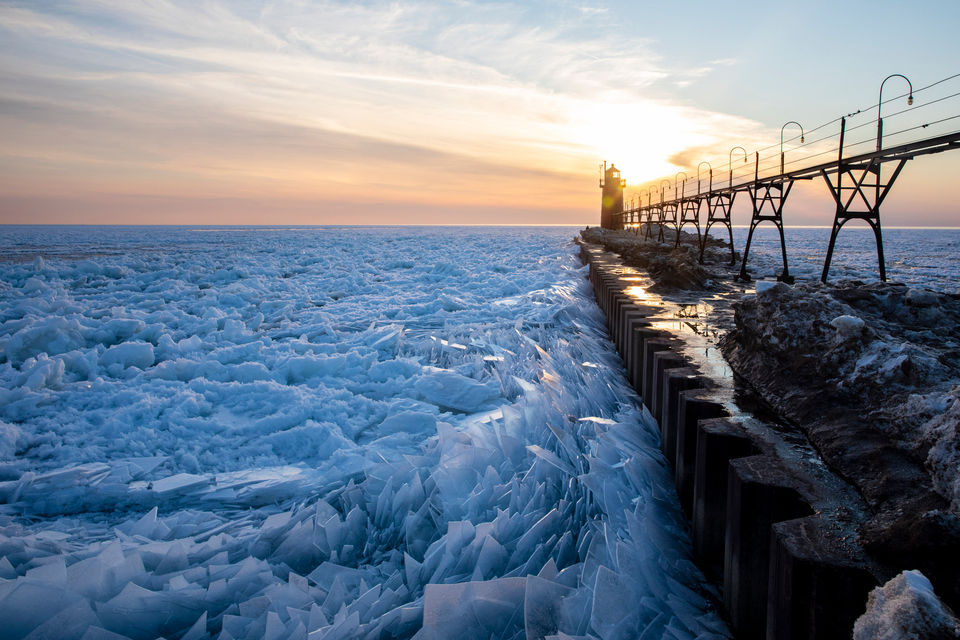 Замерзшее озеро Мичиган разбилось на миллион осколков МиР