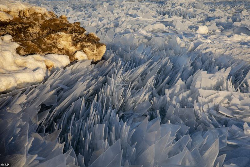 Ледяное волшебство: озеро Мичиган покрылось «чешуей дракона» путеествия, Путешествие и отдых