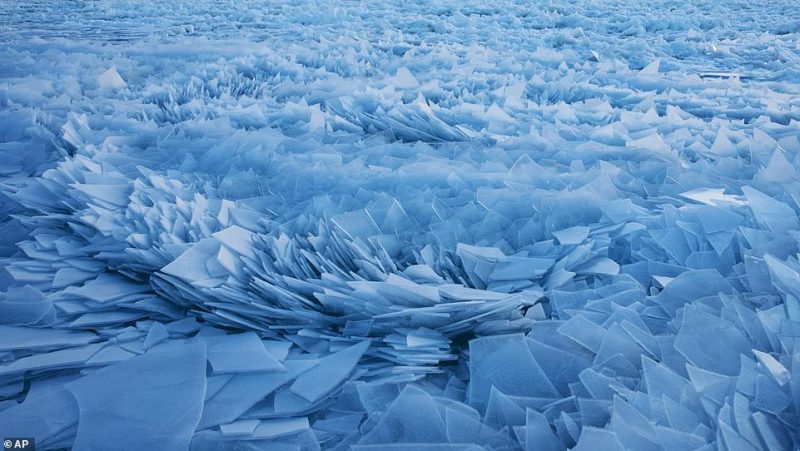 Ледяное волшебство: озеро Мичиган покрылось «чешуей дракона» путеествия, Путешествие и отдых