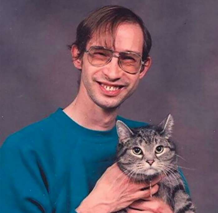 Крутые или сумасшедшие: смешные фотосессии мужчин и их кошек Интересное