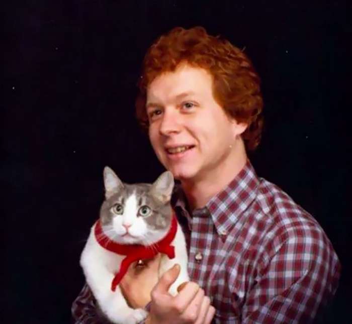 Крутые или сумасшедшие: смешные фотосессии мужчин и их кошек Интересное