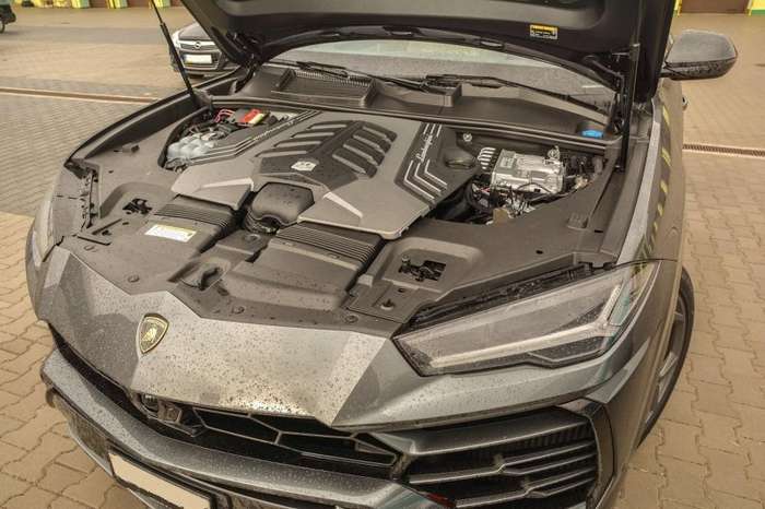 На польской границе «поймали» угнанный кроссовер Lamborghini   Интересное