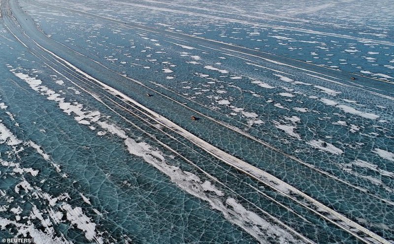 Автомобильная дорога по льдам Енисея дороги