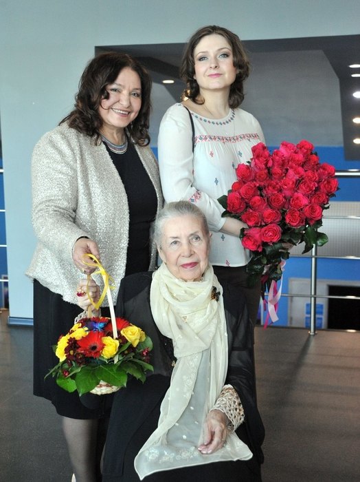 «Она не поймет, что случилось»: 92-летней Инне Макаровой не рассказывают о смерти Баталова актриса