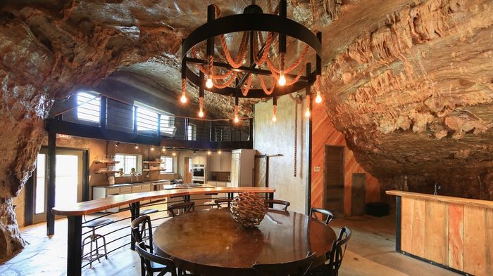 Из жизни миллионеров: роскошный особняк в пещере со сталактитами интерьер и дизайн